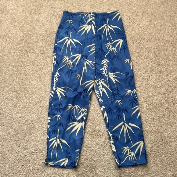 Young Hawaii Button Down Shirt and High Rise Cropped Pants Set Size Small - Picture 2 of 12